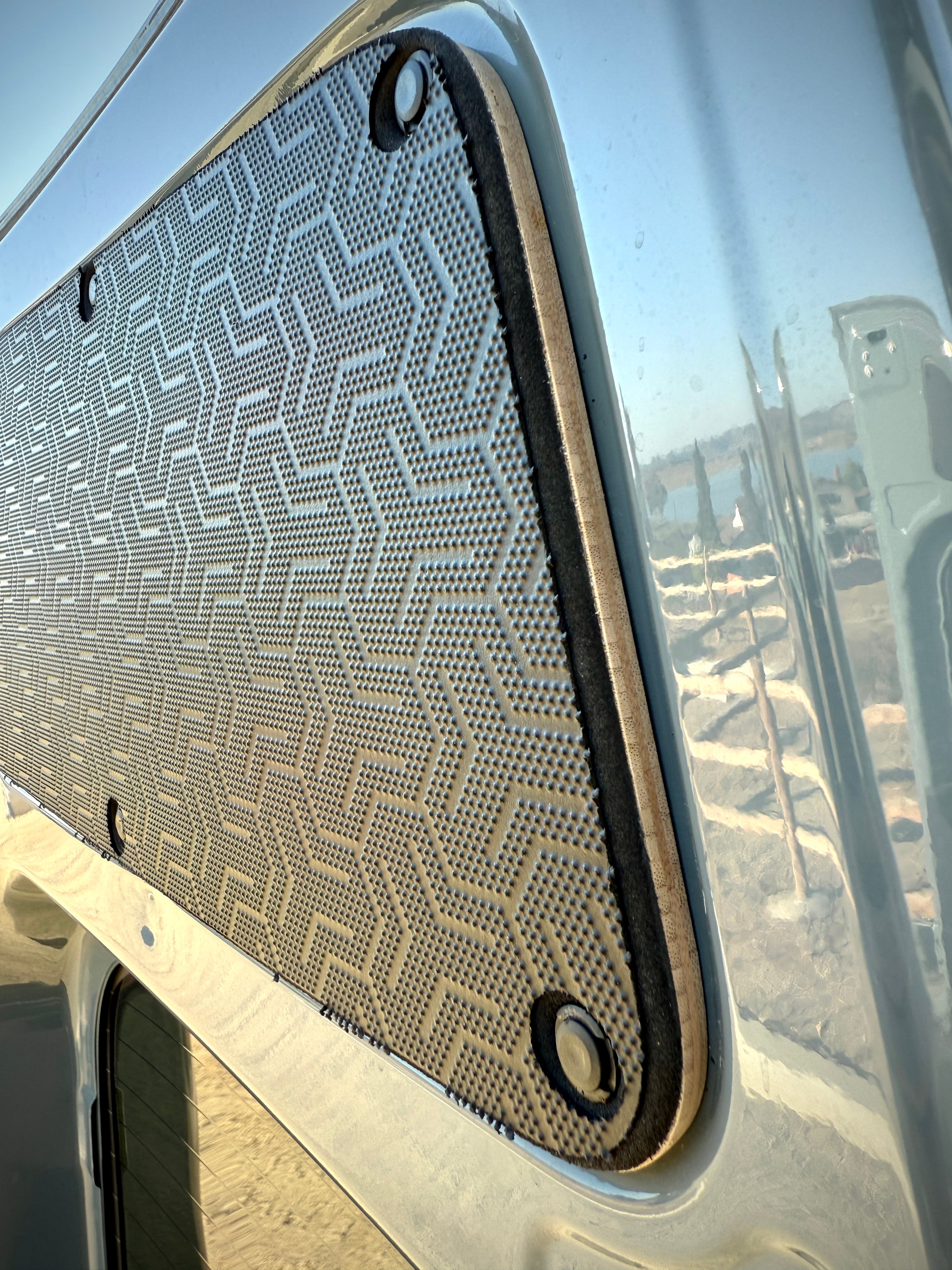 Sprinter Rear Door Panels โ Set of Tetrapod Design (2007+)