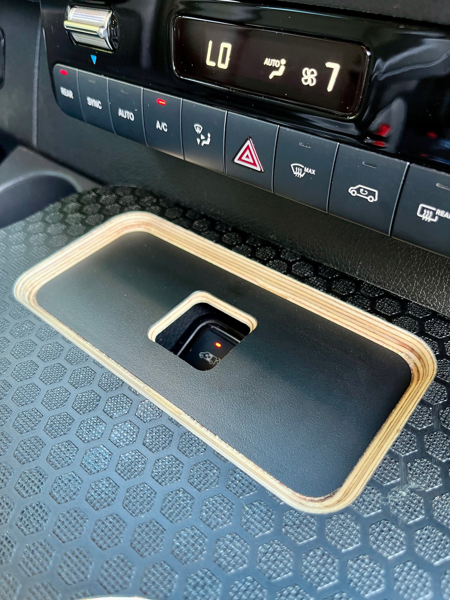 Mercedes Sprinter VS30 19-Current Black Hex Cup Holder Snack Tray ...